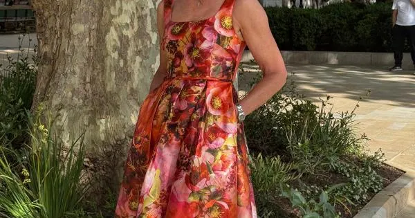 Фотохудожница Рэйчел Уоллес создала коллекцию платьев для бренда Karen Millen